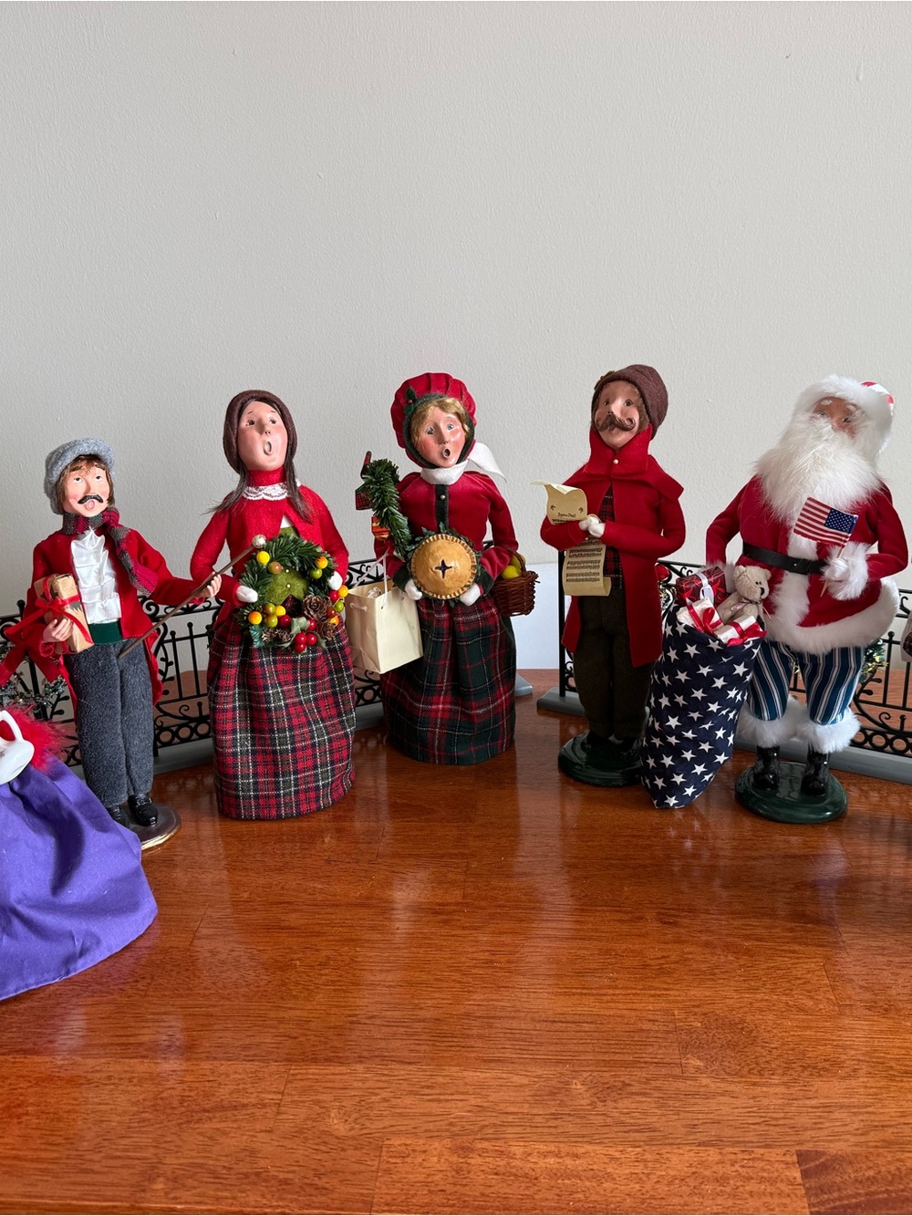 Byers’ Choice Christmas Carolers